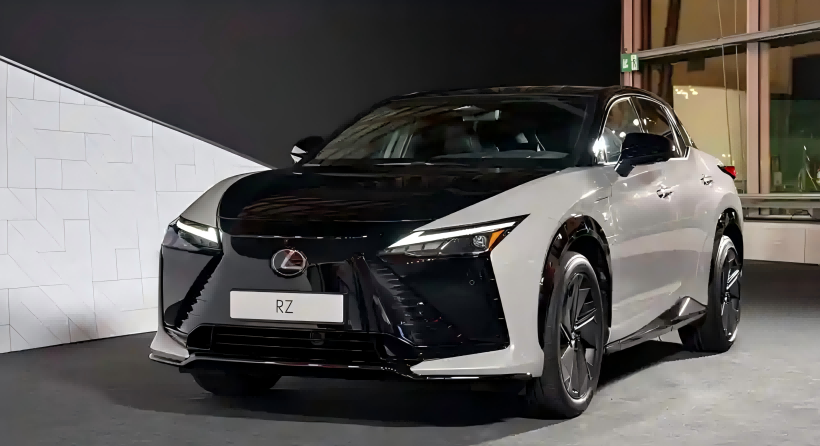 Lexus revela imagens oficiais do novo RZ com um volante redesenhado e sistema de direção por fio