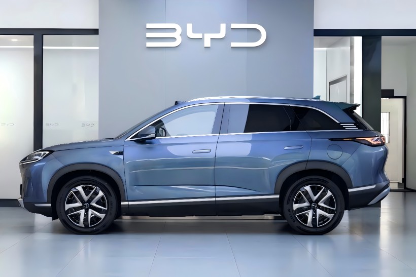 O Byd Seal 07 DM-I Intelligent Driving Version, com um preço inicial estimado de 250.000 yuan e que deve chegar ao mercado em breve, chegou às concessionárias.