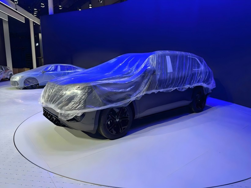 Exploração do local no Salão do Automóvel de Xangai de 2025: Suspeito o Teramont Pro veículo exposto, equipado com kit esportivo defumado