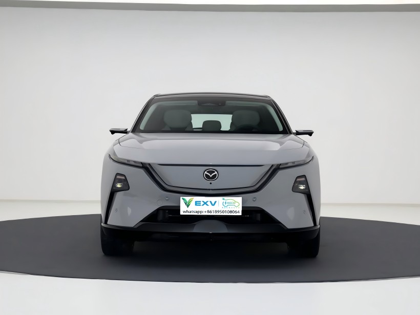 O Mazda EZ - 60 deve chegar ao mercado até o final de agosto. Oferece filmes de gama pura e elétrica e estendida. O interior também está equipado com uma configuração de tela dupla.