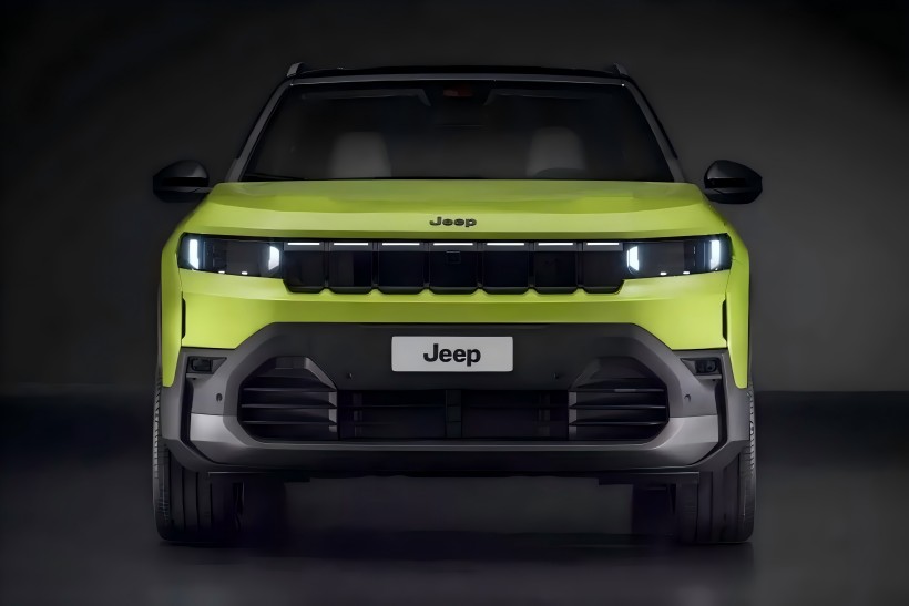 Imagens oficiais especuladas do novo Jeep Compass foram vazadas, com potencial liberação neste ano. Espera-se que o veículo ofereça opções de trem de força híbridos elétricos, leves e plug-in e plug-in