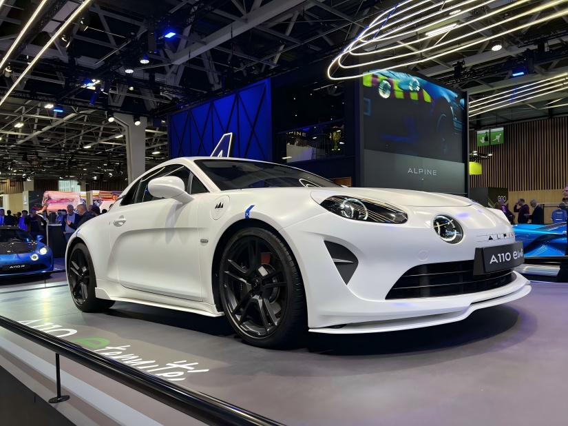 Revelado o teaser do Alpine A110 EV; Lançamento planejado para 2026